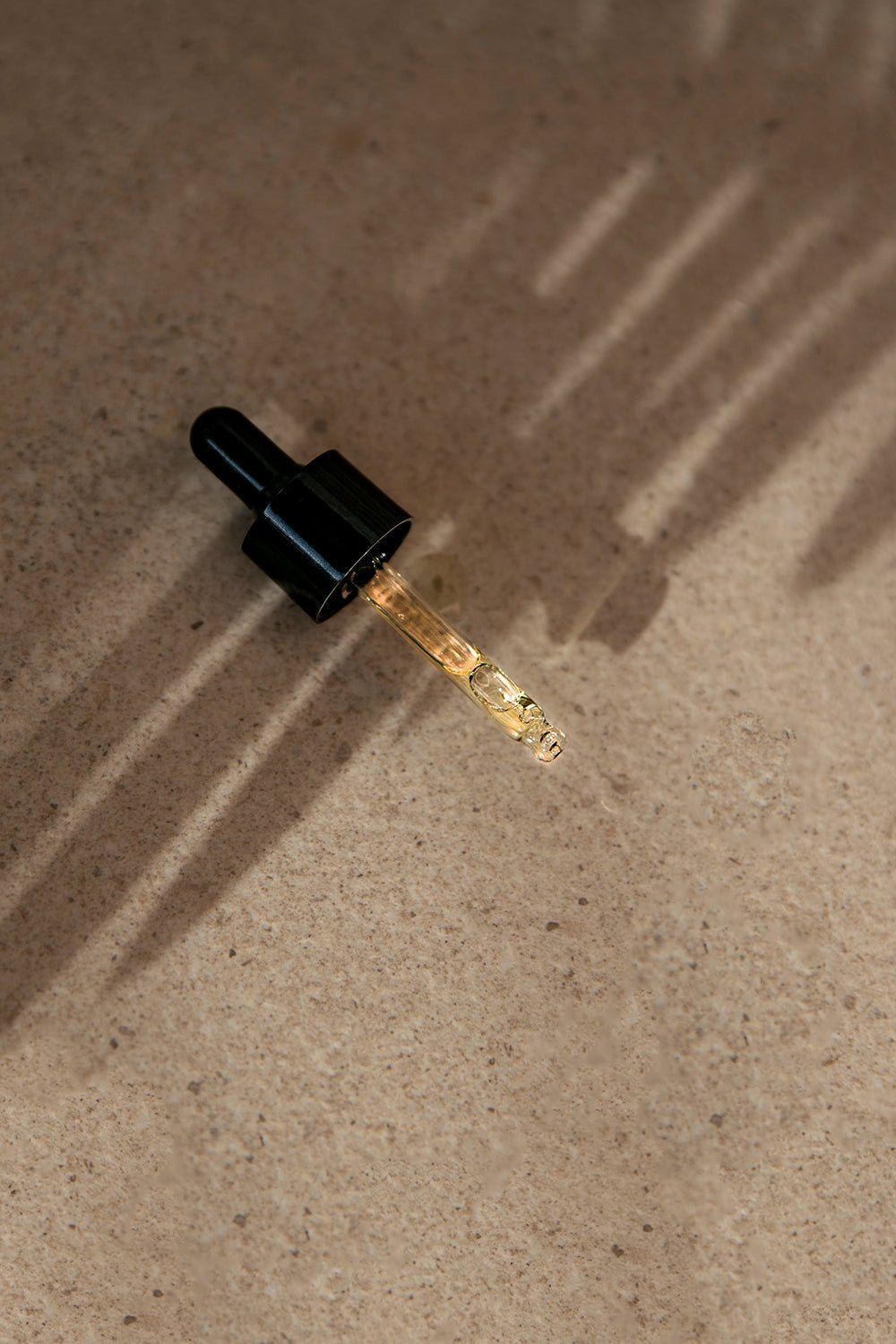THE BENEFITS OF FACE OILS IN MEN'S SKINCARE - The Y Code